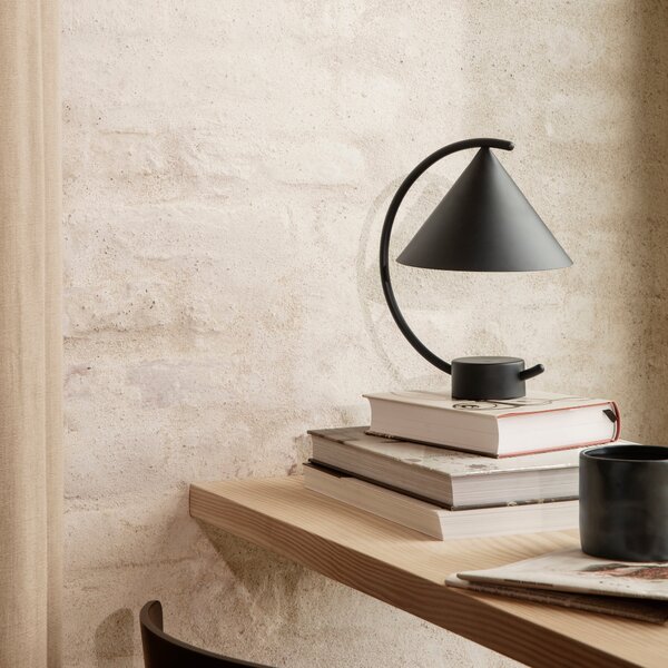 FERM LIVING Přenosná lampa Meridian, Cashmere
