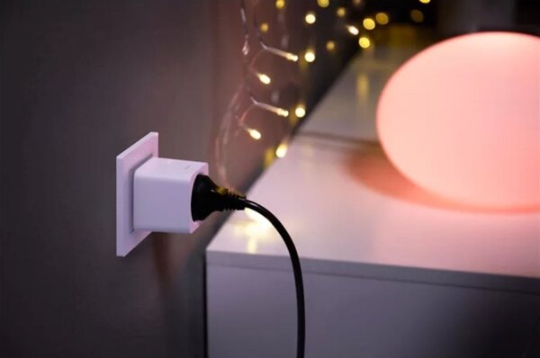 Zásuvka (bez uzemňov. kolíku) biela Philips HUE Smart Plug EU (typ F) 8720169258341 balení 3 ks