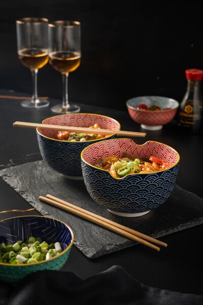 KitchenCraft World of Flavours sada 2 misek na ramen a nudle s bambusovými hůlkami, kamenina, modro-červený japonský vzor WFNOODSETPK2