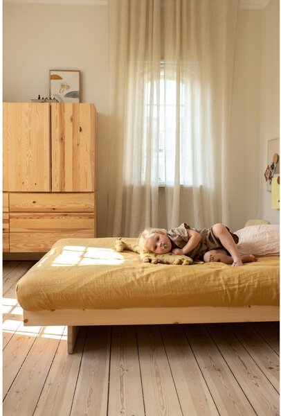 Dvoulůžková postel z borovicového dřeva 160x200 cm Kanso – Karup Design
