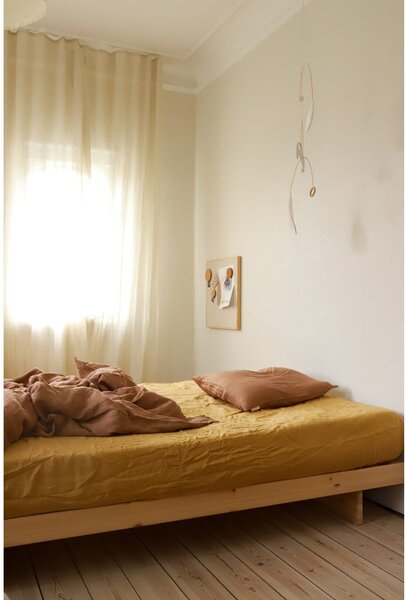 Dvoulůžková postel z borovicového dřeva 160x200 cm Kanso – Karup Design