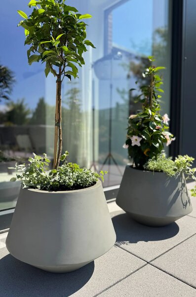 Kulatý květináč BERBELIT, sklolaminát, výška 30 cm, šedý