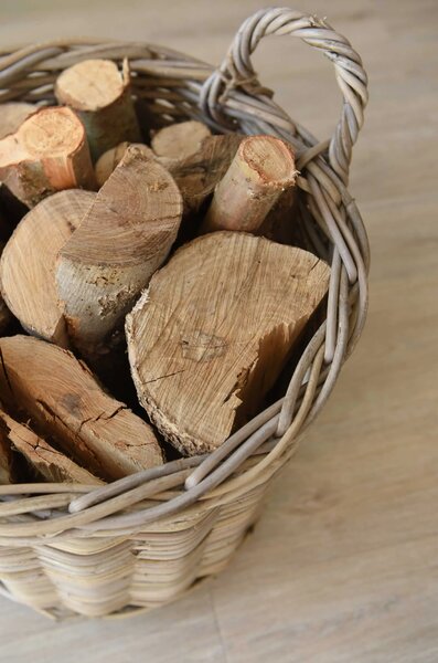Koš na dřevo ARRIBA, ratan, průměr 50 x výška 50 cm, natur, s kolečky