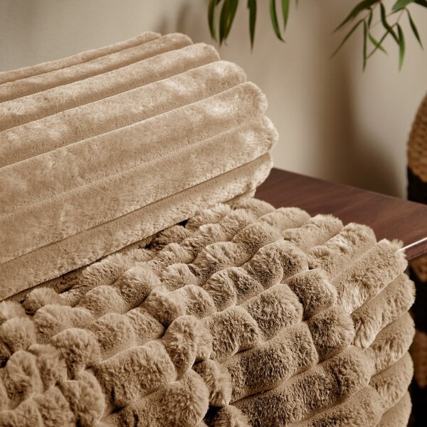 Deka z mikroplyše 130x170 cm Cosy Ribbed – Catherine Lansfield