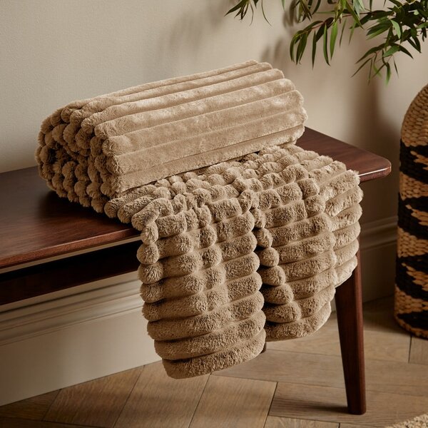 Deka z mikroplyše 130x170 cm Cosy Ribbed – Catherine Lansfield