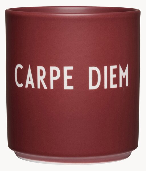 Hrnek's nápisem Favourite Carpe Diem