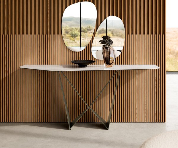 DELIFE Konzolový stůl Edge polygonální 180×50 cm keramika onyx champagne Spios kov titanová barva