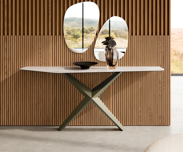 DELIFE Konzolový stůl Edge polygonální 180×50 cm keramika onyx champagne Zentharo kov titanová barva