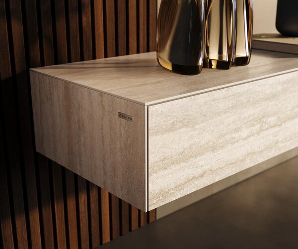 DELIFE TV stolek Cuor 200 cm keramika Laminam® Travertino Bianco krémově bílá 1 výklopná dvířka 1 zásuvka závěsný
