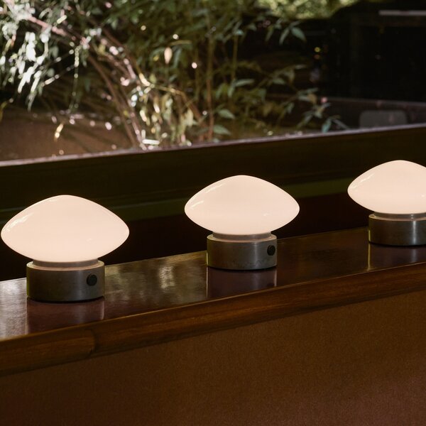 &Tradition designové stolní přenosné lampy Mist AP21