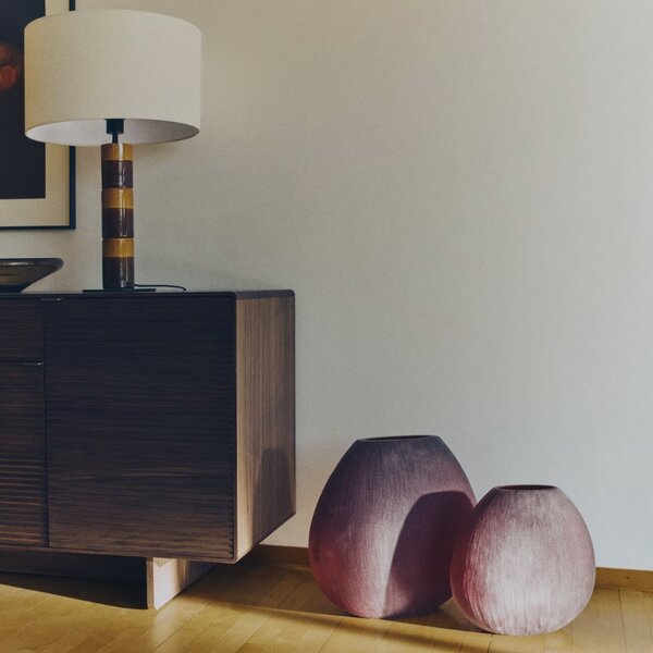 Kave Home Žluto-hnědá keramická stolní lampa Mavran