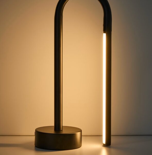 Kave Home Černá kovová stolní LED lampa Bow