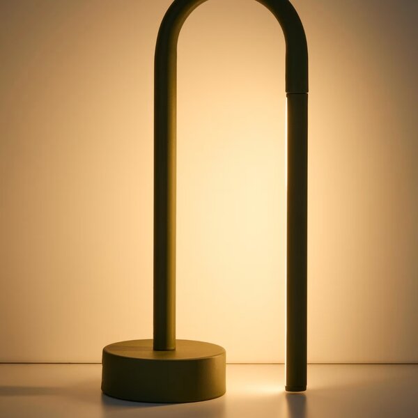 Kave Home Zelená kovová stolní LED lampa Bow