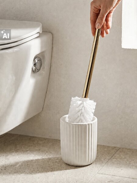 Sinsay - Rýhovaný keramický WC kartáč se zlatou rukojetí - krémová