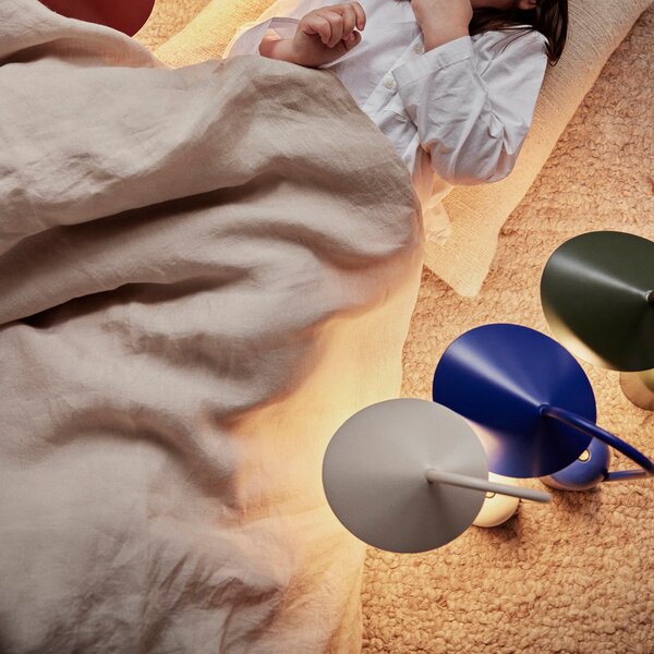 FERM LIVING Přenosná lampa Arum, Dark Chocolate