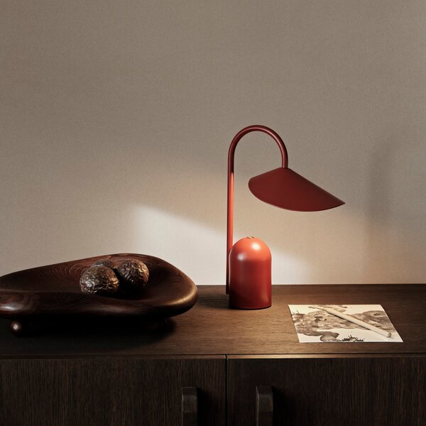 FERM LIVING Přenosná lampa Arum, Oxide Red