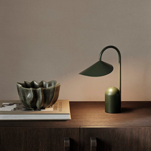 FERM LIVING Přenosná lampa Arum, Grass Green