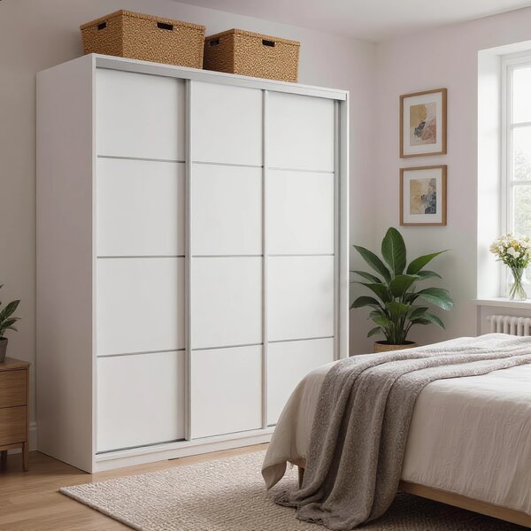 Česká šatní skříň NEJBY BARNABA 150 cm s posuvnými dveřmi, 4 šuplíky a 2 šatními tyčemi, bílá