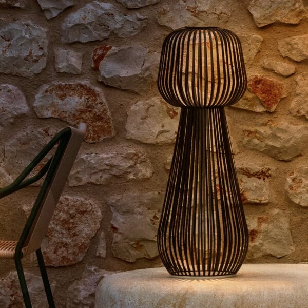 Zelená kovová zahradní solární LED lampa Kave Home Reiba 72 cm