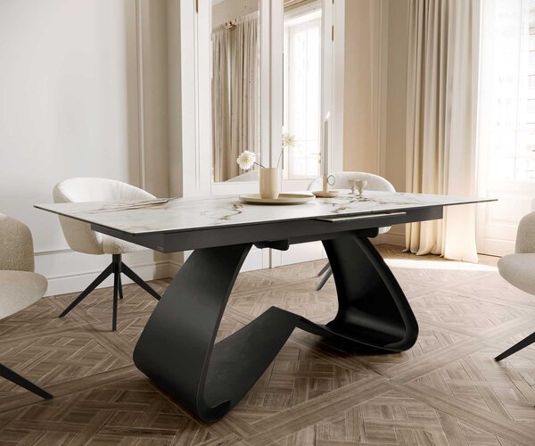 DELIFE Jídelní stůl Edge 180-220x100 keramika Calacatta Luxe bílá-zlatá-šedá W-podnož černá rozkládací