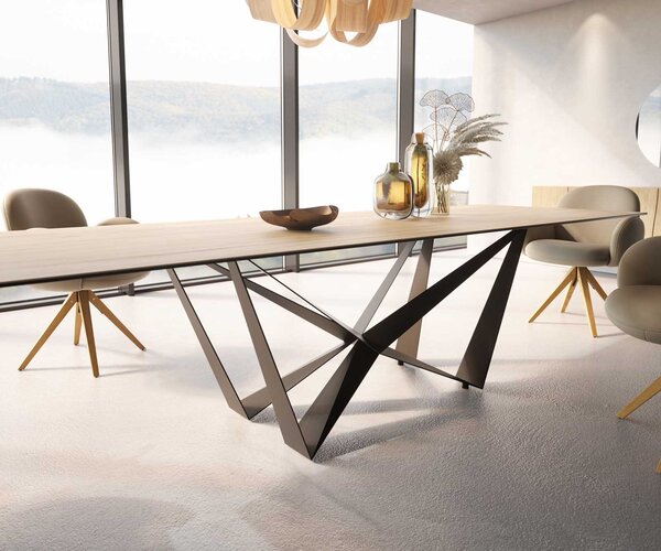 DELIFE Jídelní stůl Edge 300x100 keramika Laminam® Sabbia dubová barva Spider plochá ocel černá