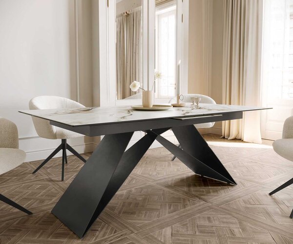 DELIFE Jídelní stůl Edge 180-220x100 keramika Calacatta Luxe bílá-zlatá-šedá podnož ve tvaru V plochá ocel černá rozkládací
