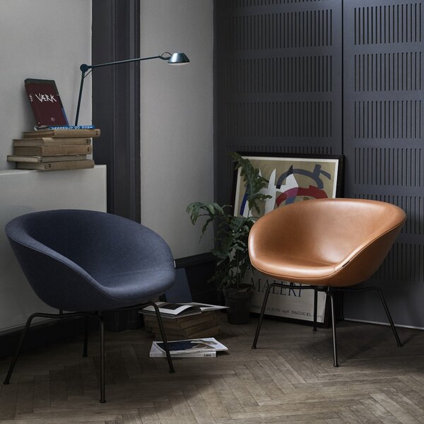 FRITZ HANSEN Stolní lampa AQ01, Black