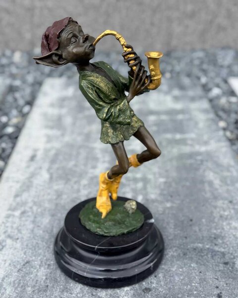 Bronzová socha - Skřítek se saxofonem
