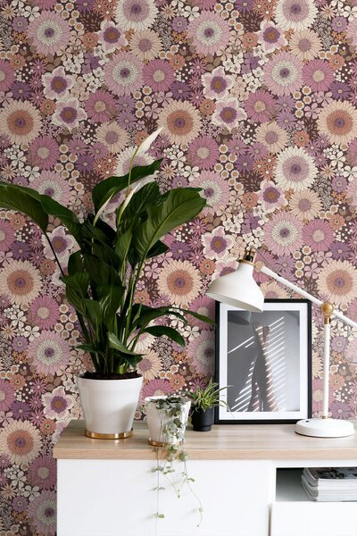 Retro tapeta s květinami, fialová / purpurová, 131319, Floral Fever, Esta Home