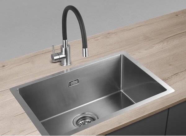 Concept BDC7138 - Dřezová baterie s flexibilním ramínkem lesklý chrom/černá