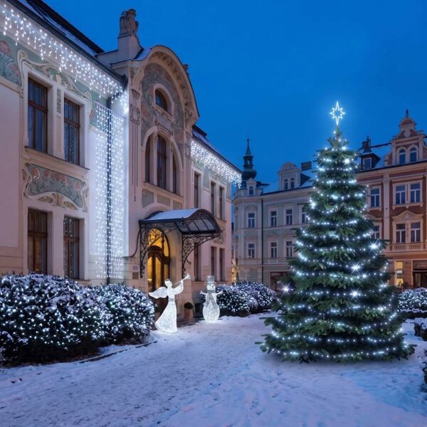 Vánoční sada pro hotely Ledový resort, strom 6–8 m Flash, 15× krápníky 3 m, 9× řetěz 20 m, 3D LED anděl 122 cm, 3D LED sněhulák 107 cm, ledová bílá