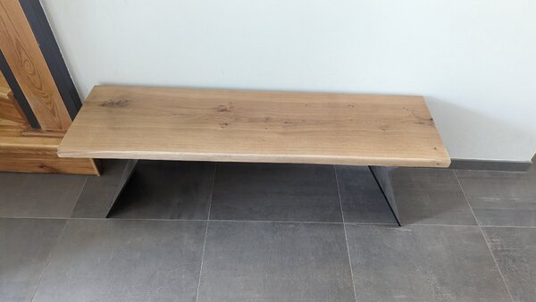 Lavice z dubového masivu Orfel v industriálním designu Velikost lavice: 1500x400 (mm)