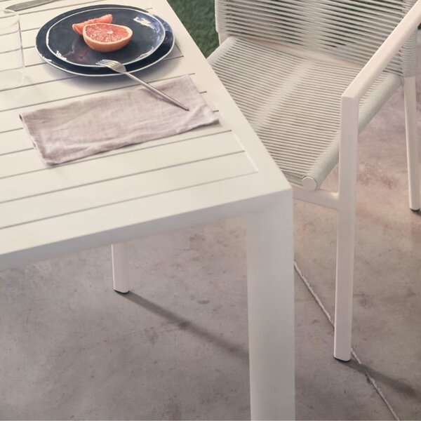 Bílý kovový zahradní jídelní stůl Kave Home Culip 77 x 77 cm