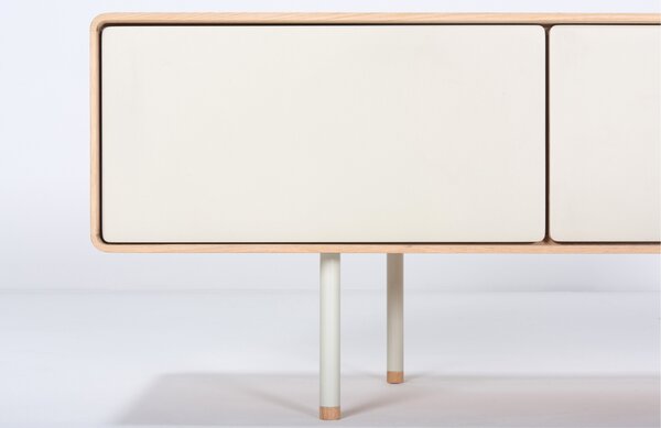 -25 % Dny MOMENTI– Gazzda Bílý dubový TV stolek Fina 160 x 45 cm
