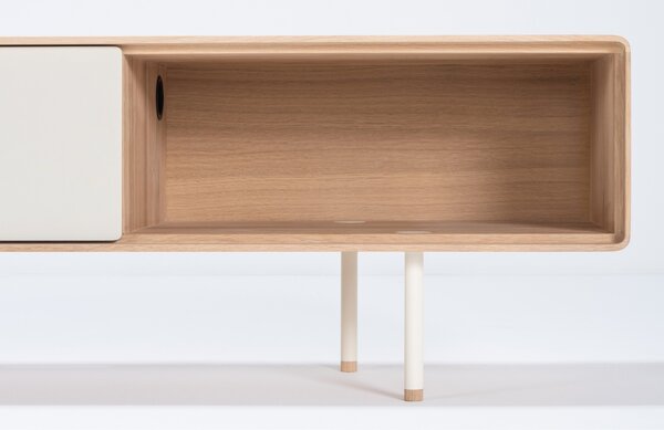 -25 % Dny MOMENTI– Gazzda Bílý dubový TV stolek Fina 160 x 45 cm