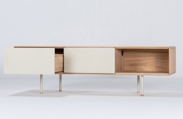 -25 % Dny MOMENTI– Gazzda Bílý dubový TV stolek Fina 160 x 45 cm