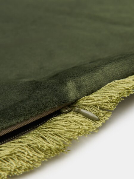 Sinsay - Decorative pillowcase with fringes in tropical pattern - zelená