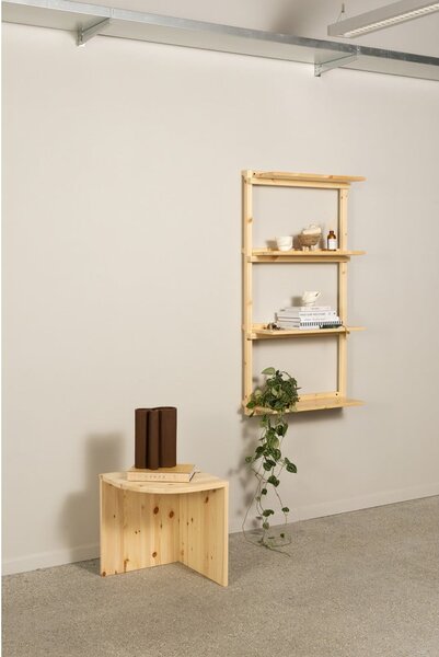 Nástěnná knihovna z borovicového dřeva v přírodní barvě 66x127 cm Groove – Karup Design