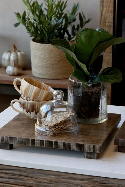 Dřevěný servírovací podnos Walnut 30 × 30 cm