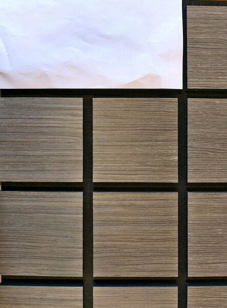 Dřevěný akustický panel s kostkovaným vzorem ze šedého dubu Freja 60 × 60 × 1,8 cm na stěnu k nalepení nebo přišroubování