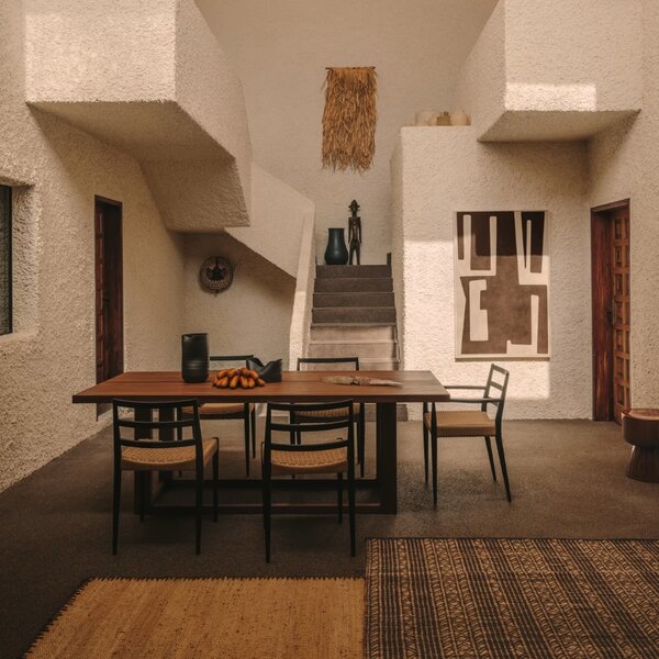 Hnědý teakový jídelní stůl Kave Home Sashi 220 x 100 cm