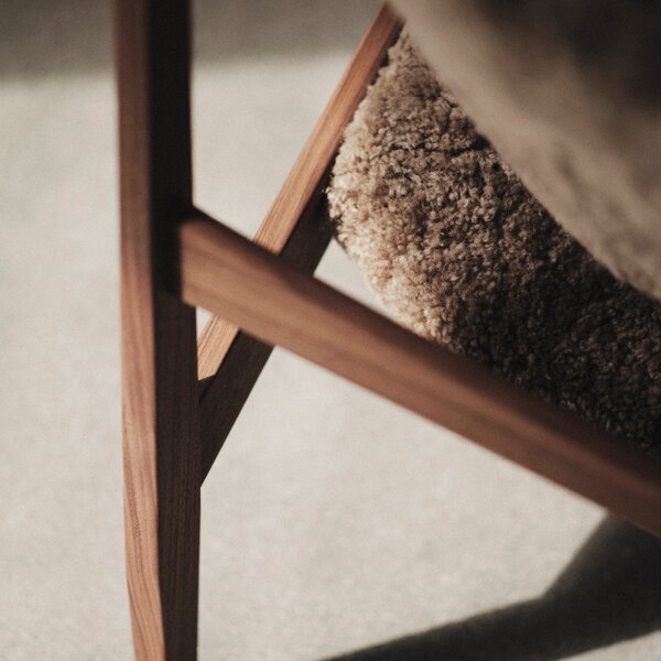 AUDO COPENHAGEN Křeslo Knitting, Sheepskin, Walnut / Sahara
