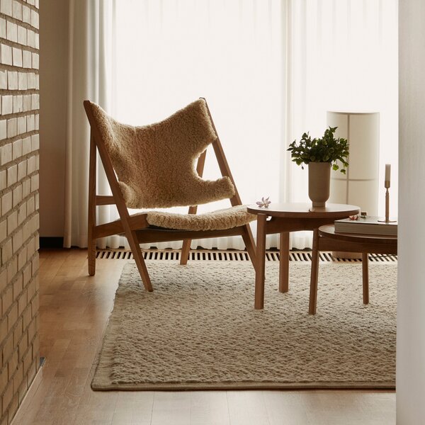 AUDO COPENHAGEN Křeslo Knitting, Sheepskin, Walnut / Sahara