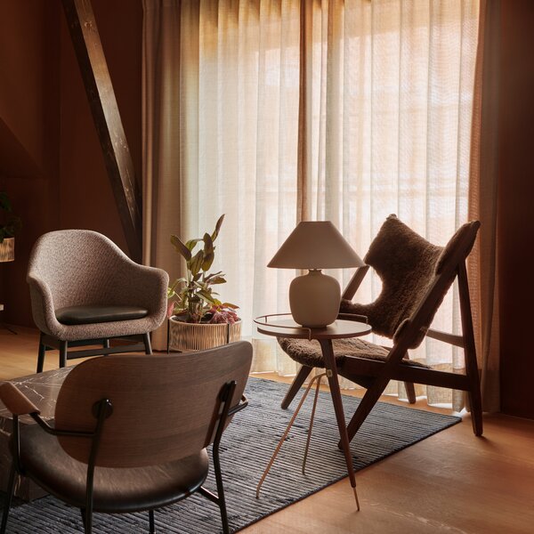 AUDO COPENHAGEN Křeslo Knitting, Sheepskin, Walnut / Sahara