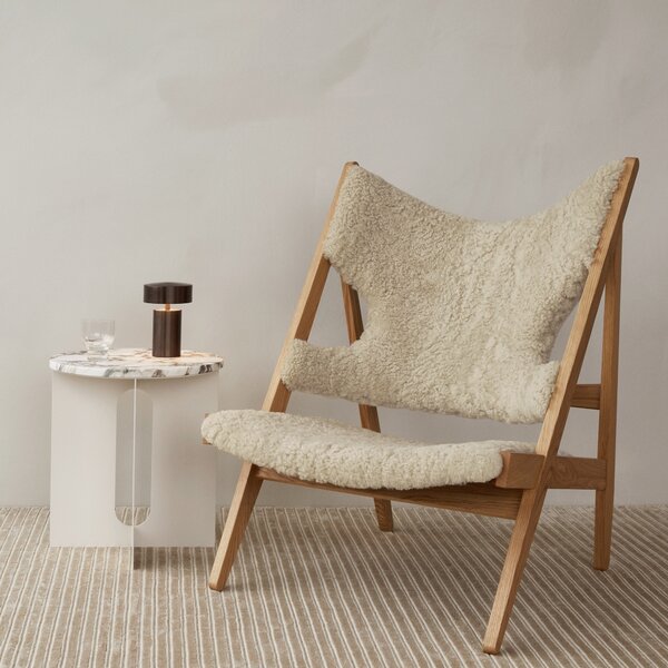 AUDO COPENHAGEN Křeslo Knitting, Sheepskin, Walnut / Sahara