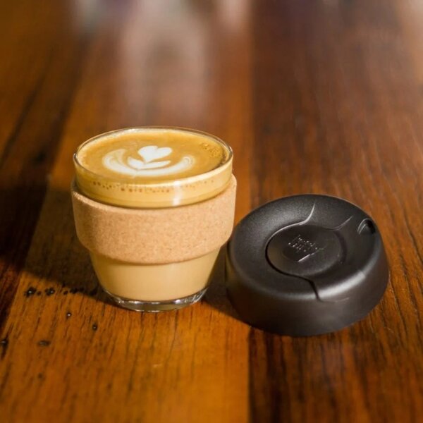 Skleněný hrnek KeepCup Brew Cork Black S, 227 ml