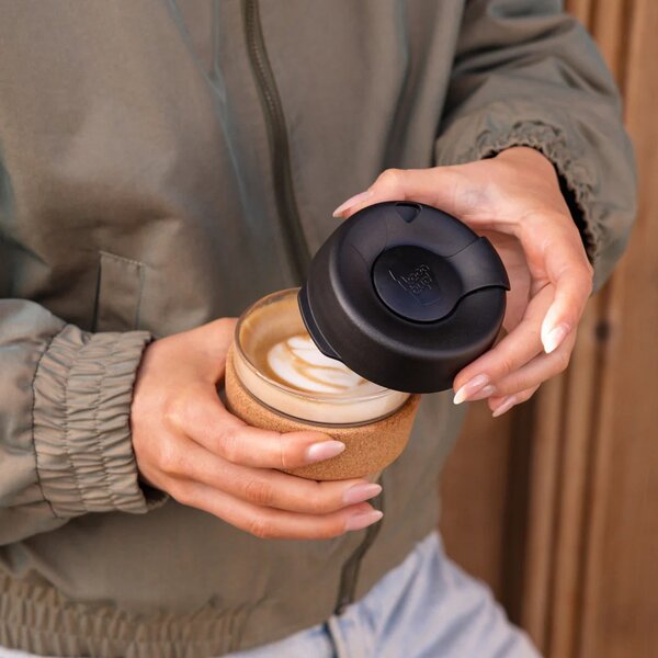 Skleněný hrnek KeepCup Brew Cork Black S, 227 ml