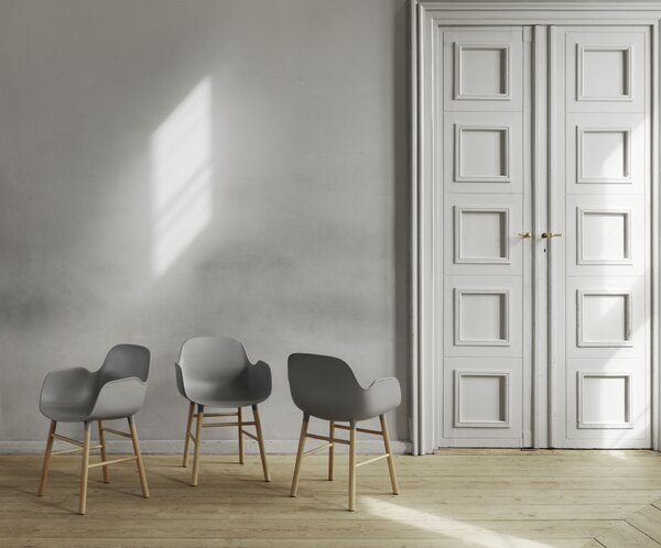 Normann Copenhagen designové židle Form Armchair Wood