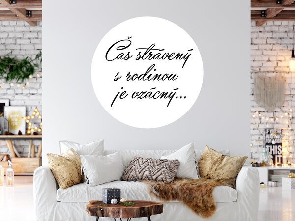 Čas strávený s rodinou textová samolepka na zeď šíře 45 cm