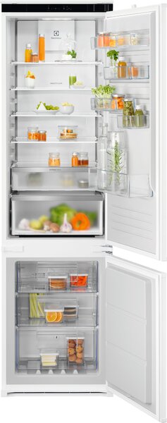 Electrolux Vestavná chladnička s mrazákem 700 NoFrost CoolAssist® CustomFlex ENA7CE19S
